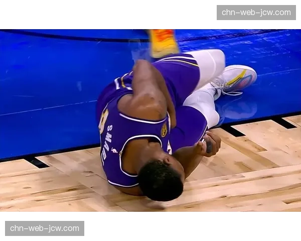 湖人肯纳德底角三分绝杀，雷迪克战术设计信任角色球员